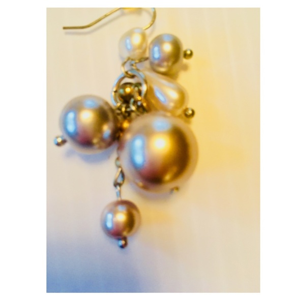 NWT Treska Pearl Drop Pierced Earrings - Picture 3 of 5